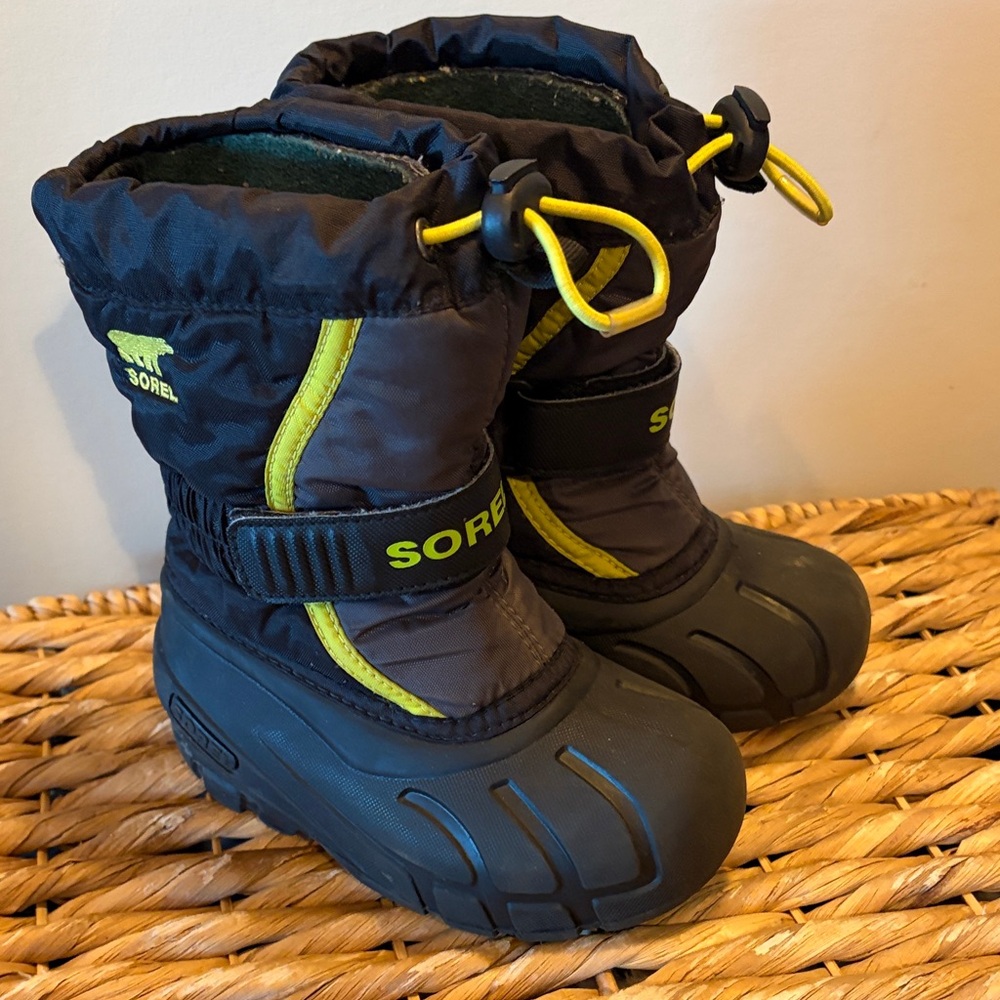Sorel 9 toddler winter Snow Boots cold weather kids youth